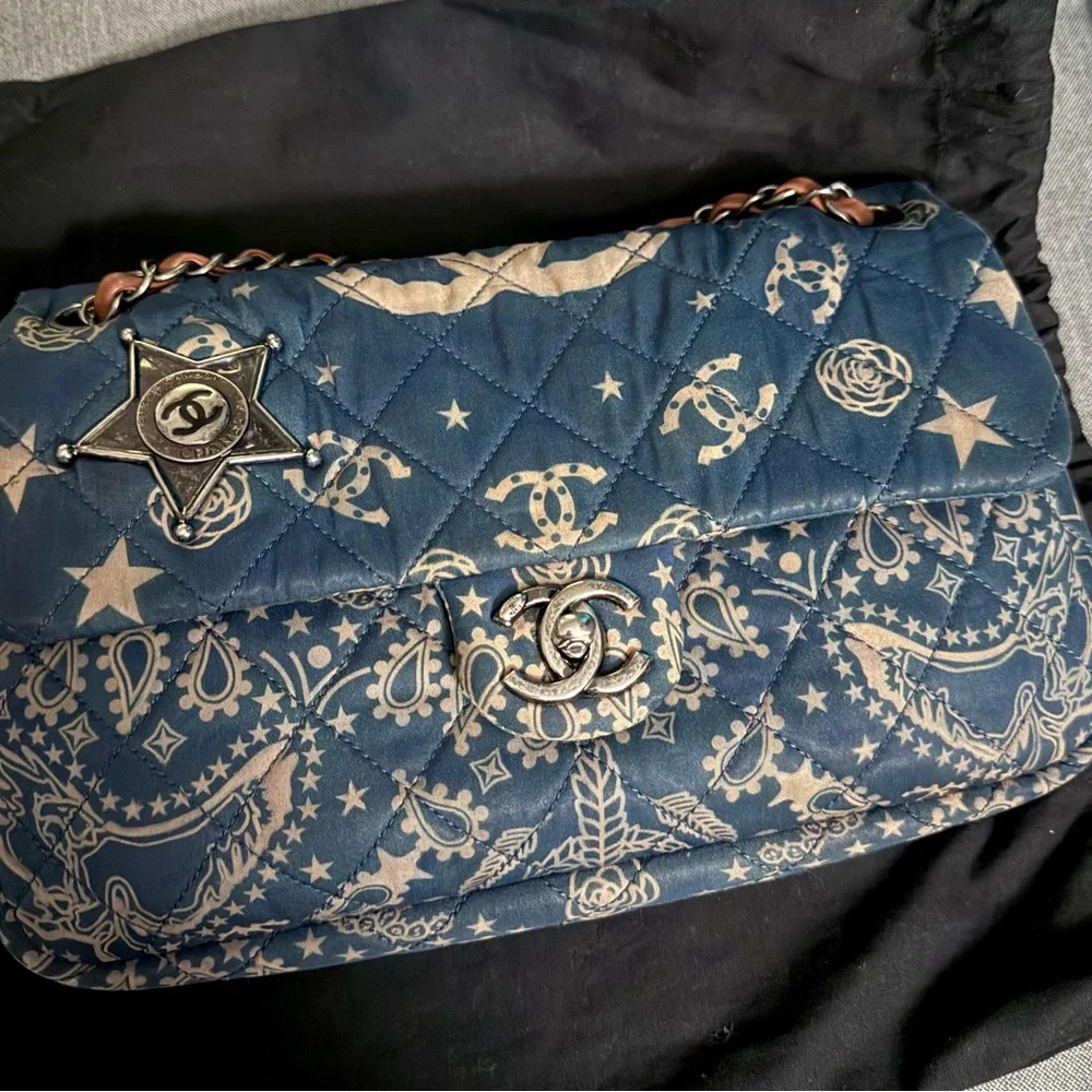 📌SOLD📌CHANEL ‘13-‘14 Paris Dallas Metiers D'art BANDANA Flap Bag - Picture 16 of 16